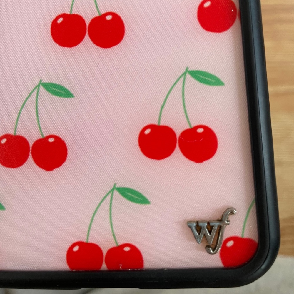 Wildflower cherry case - Picture 3 of 3